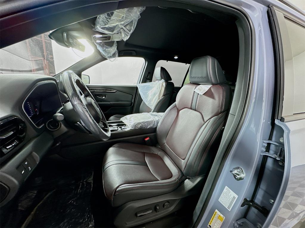 new 2025 Honda Pilot car, priced at $58,205