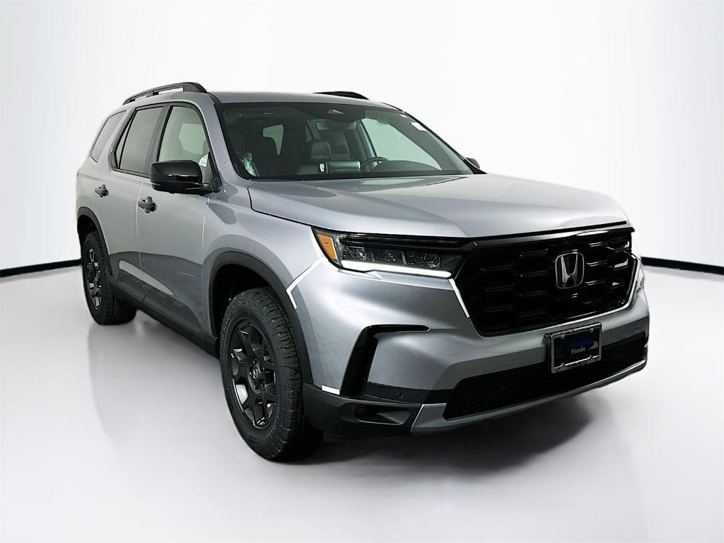 new 2025 Honda Pilot car, priced at $50,795