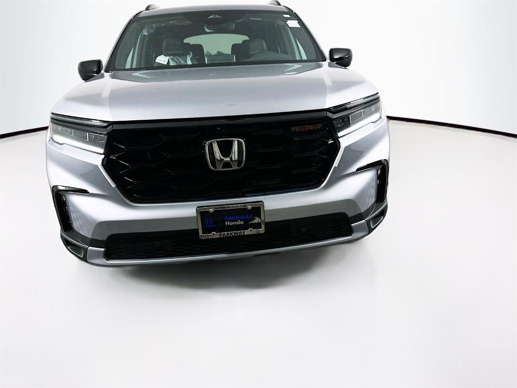 new 2025 Honda Pilot car, priced at $50,795