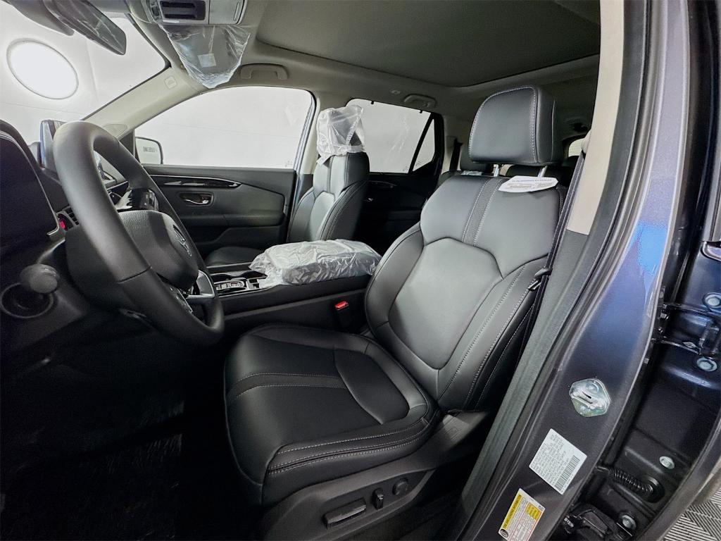 new 2025 Honda Pilot car, priced at $52,995