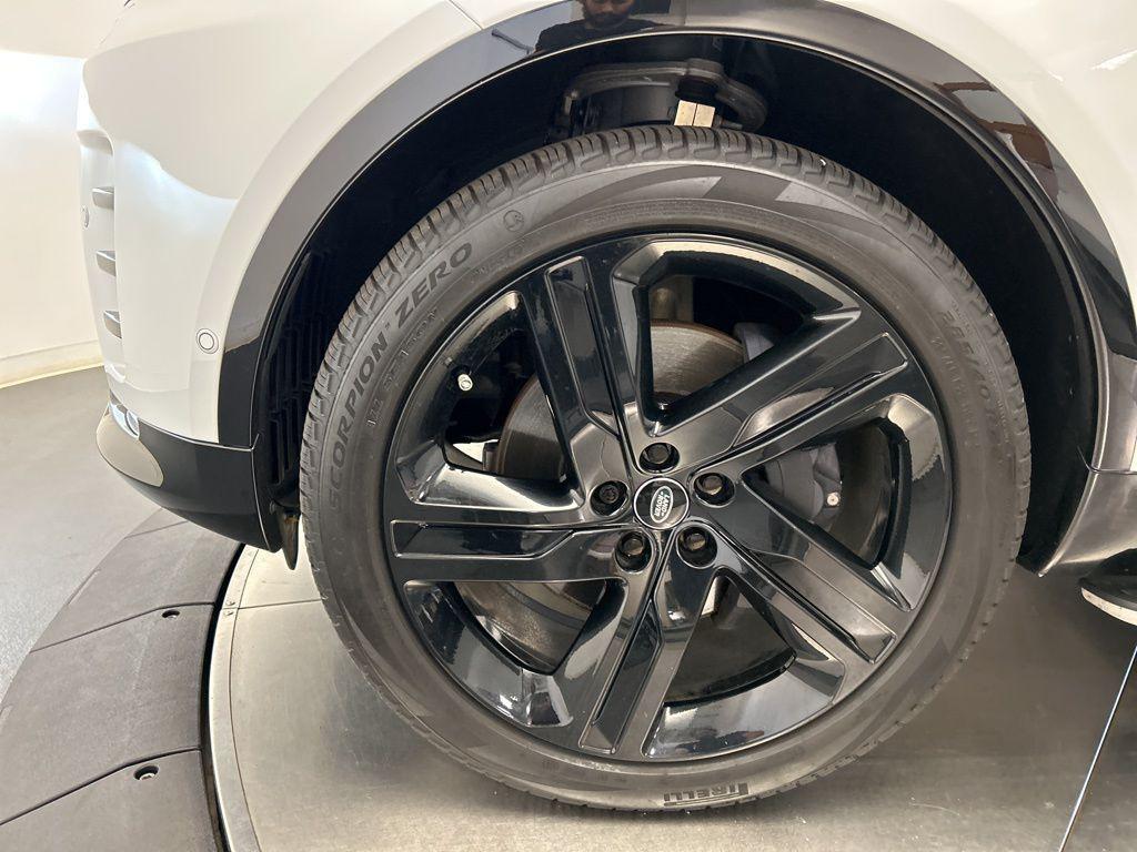 used 2025 Land Rover Discovery car, priced at $64,971