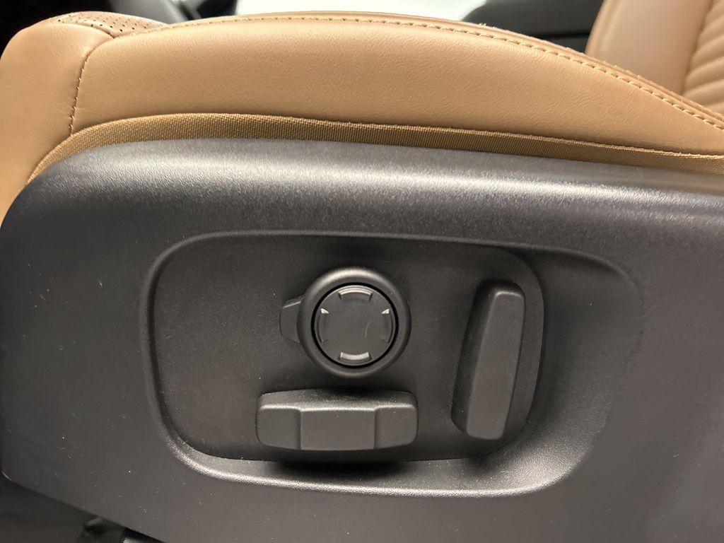 used 2025 Land Rover Discovery car, priced at $64,971