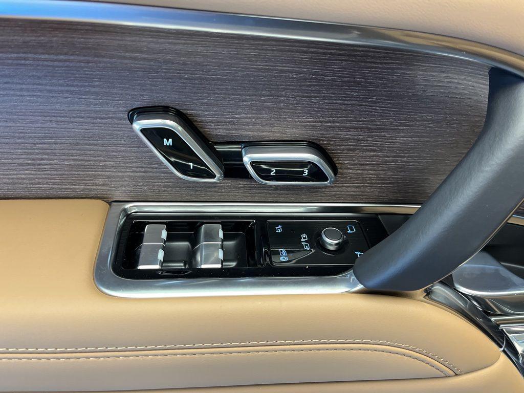 new 2025 Land Rover Range Rover car, priced at $124,405