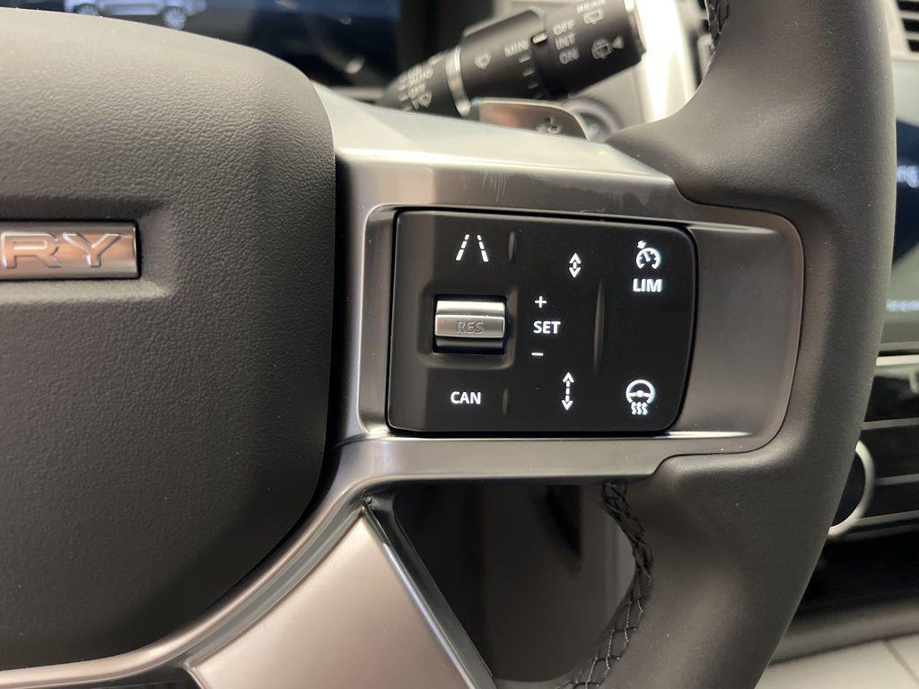new 2025 Land Rover Discovery car, priced at $69,528