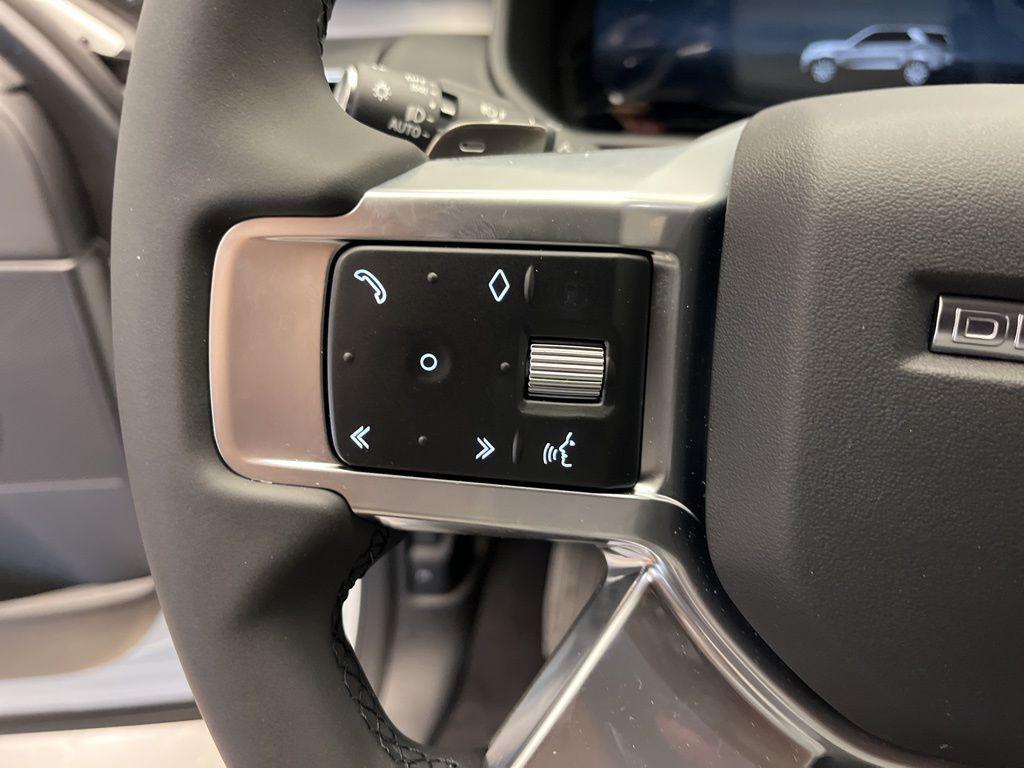 new 2025 Land Rover Discovery car, priced at $69,528