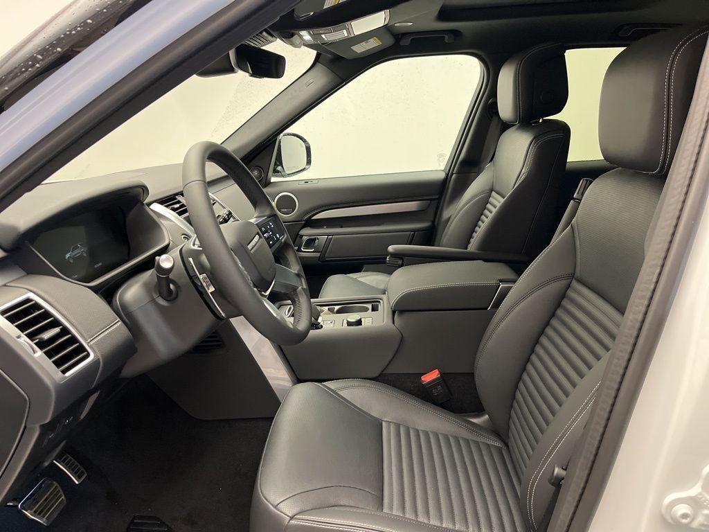 new 2025 Land Rover Discovery car, priced at $69,528