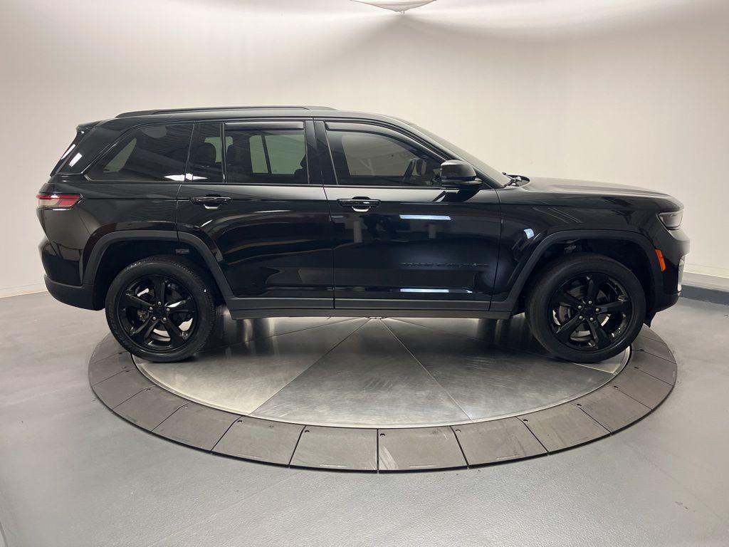 used 2022 Jeep Grand Cherokee car, priced at $30,279