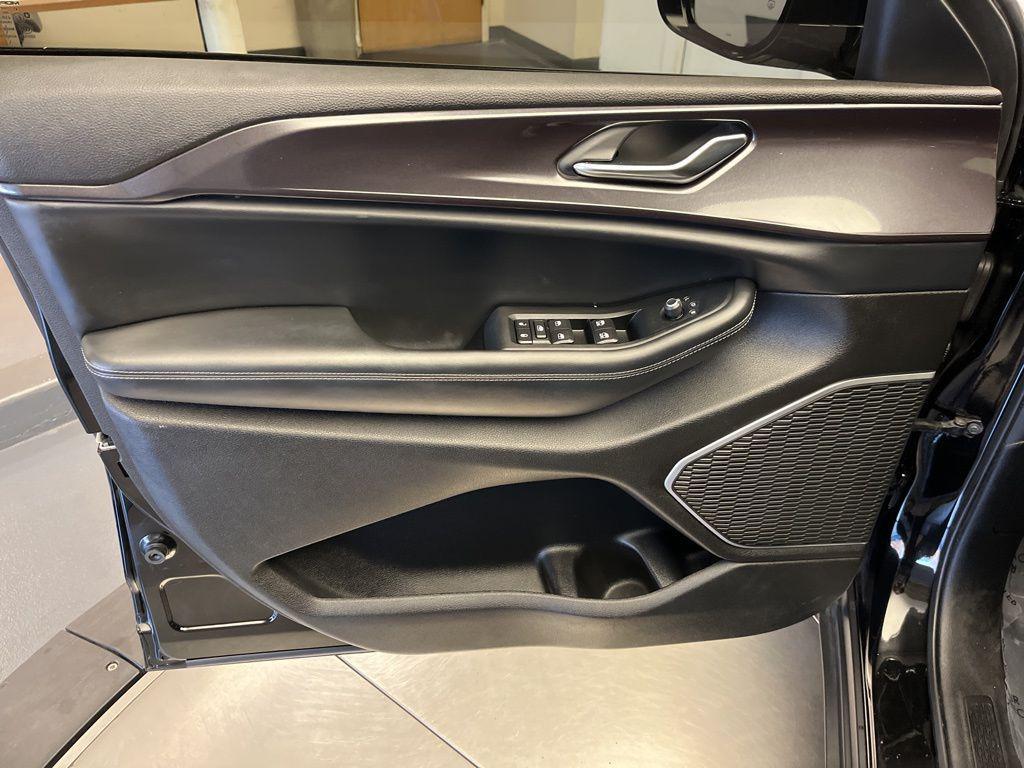 used 2022 Jeep Grand Cherokee car, priced at $30,279