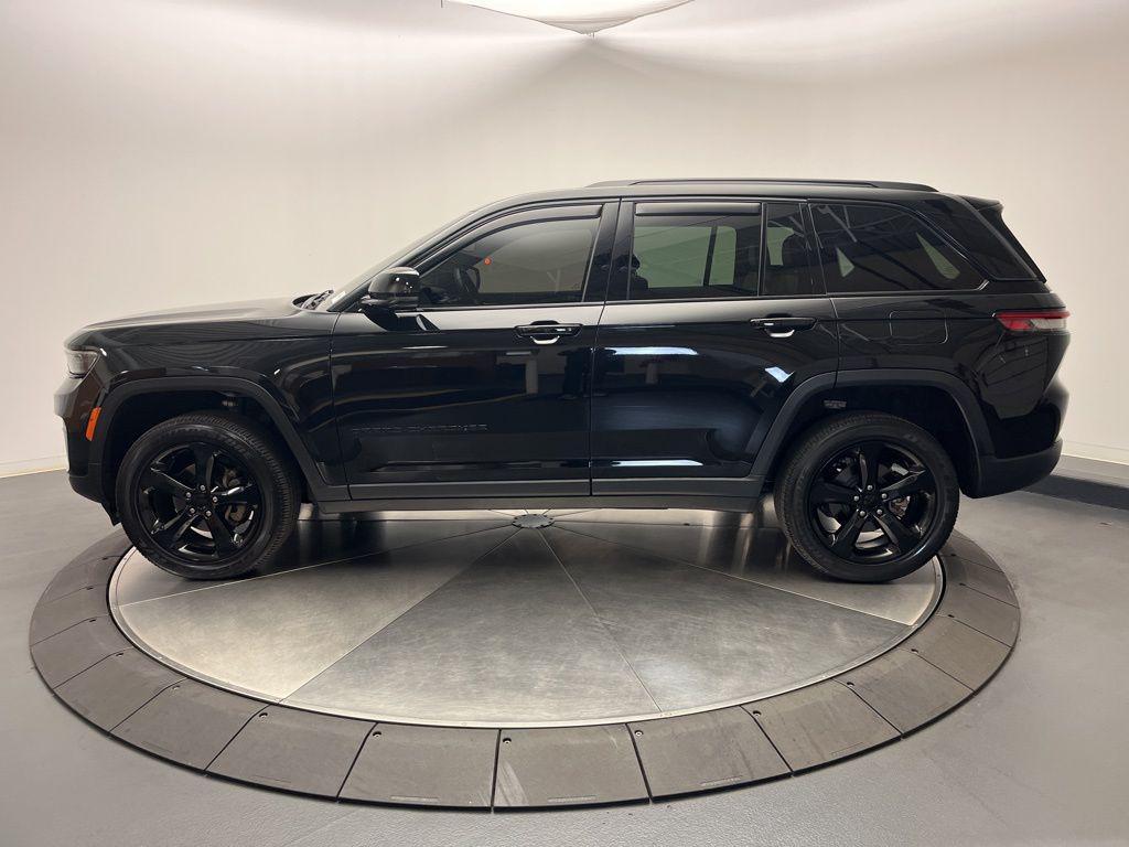 used 2022 Jeep Grand Cherokee car, priced at $30,279