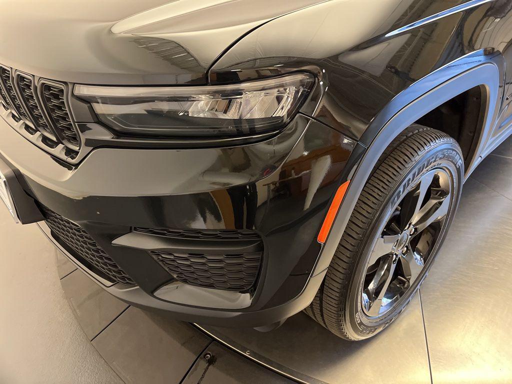 used 2022 Jeep Grand Cherokee car, priced at $30,279