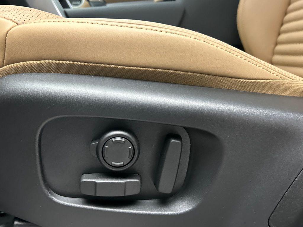 new 2026 Land Rover Discovery car, priced at $88,741