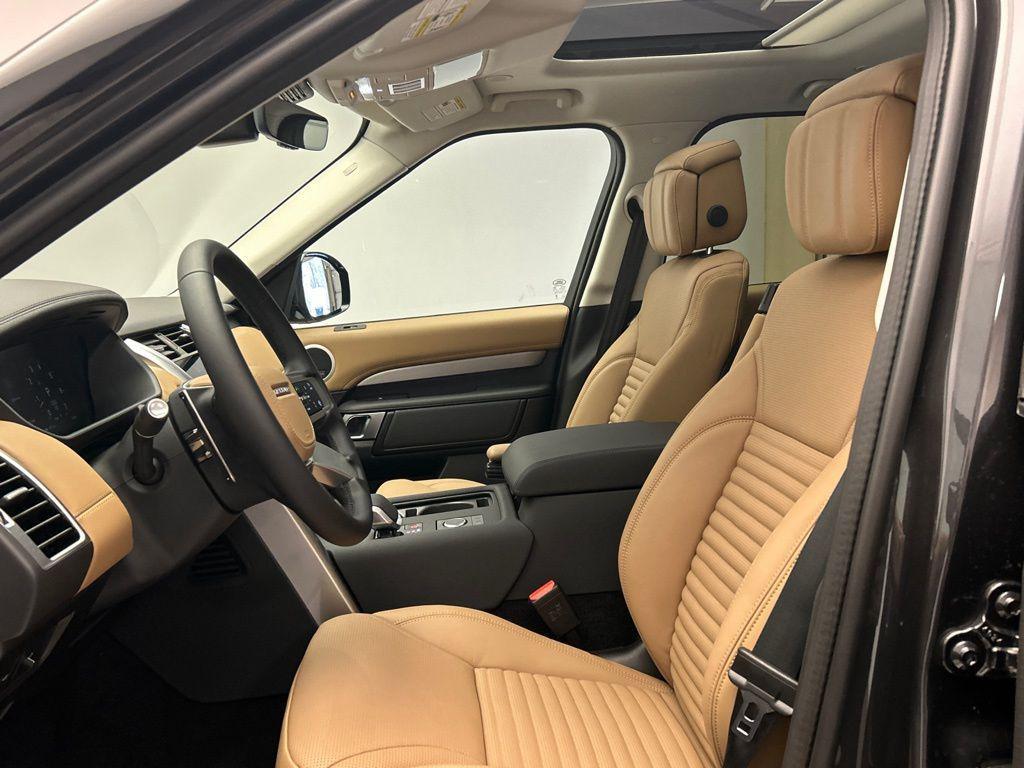new 2026 Land Rover Discovery car, priced at $88,741