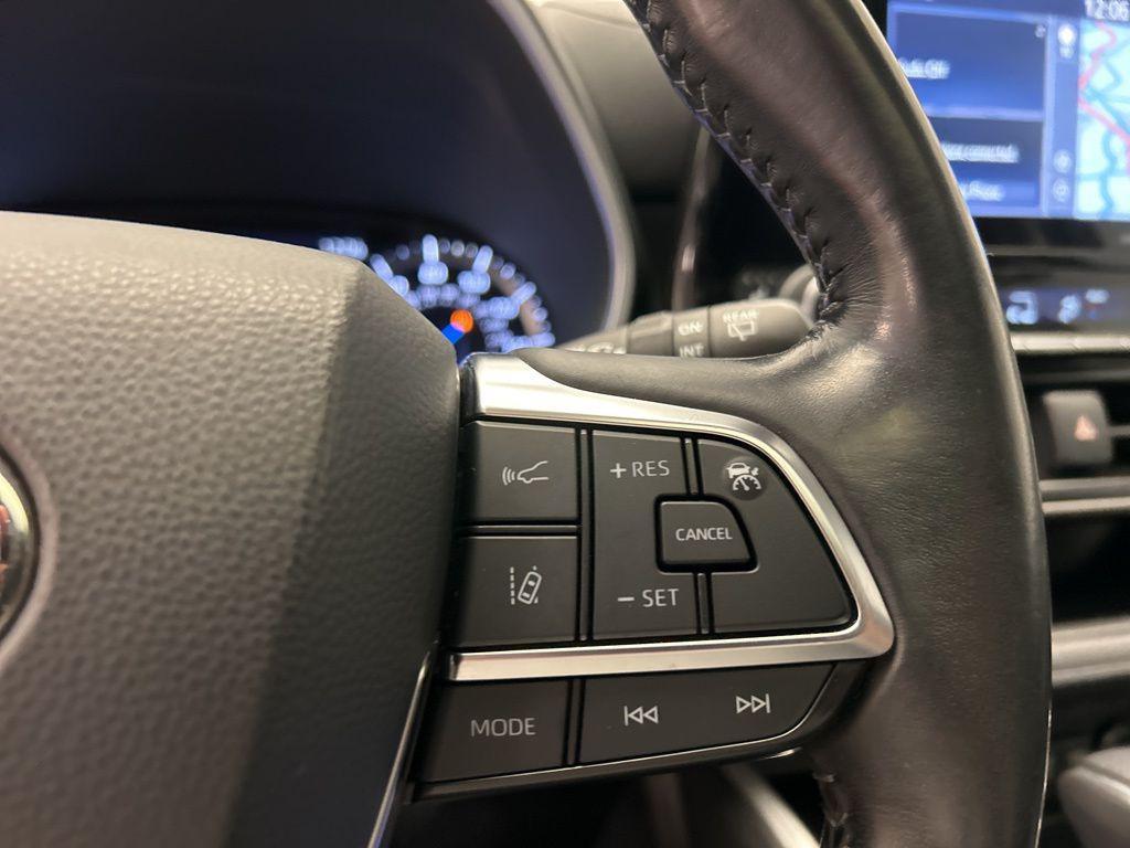 used 2021 Toyota Highlander Hybrid car, priced at $29,598