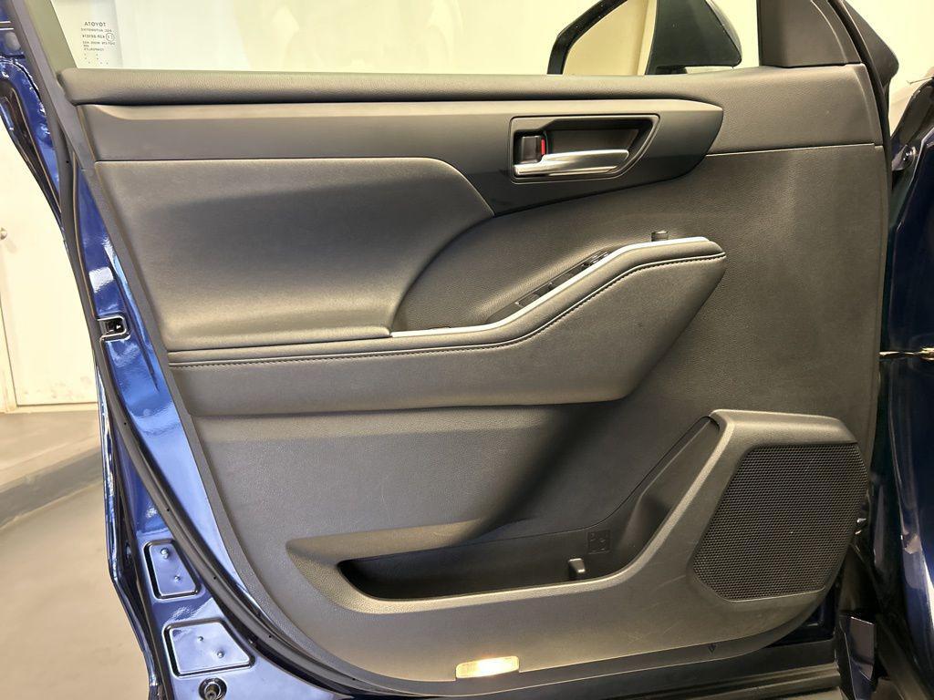 used 2021 Toyota Highlander Hybrid car, priced at $29,598