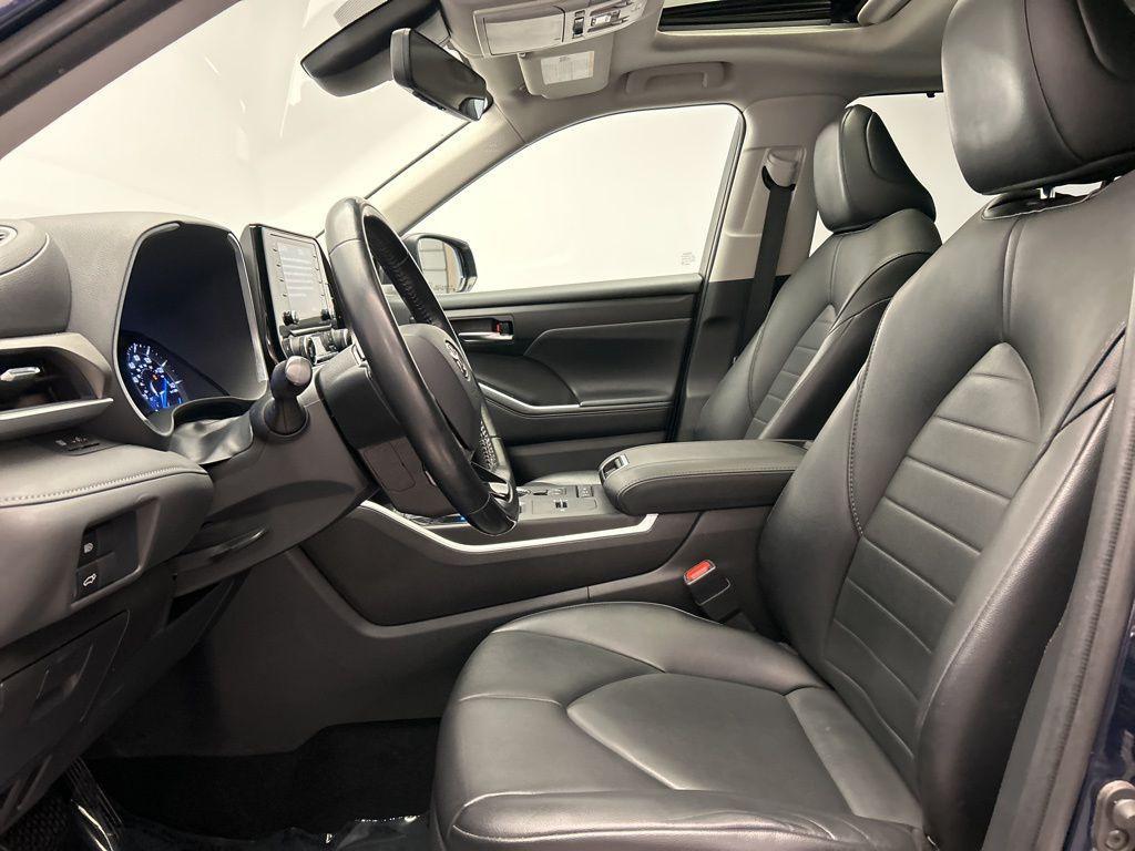 used 2021 Toyota Highlander Hybrid car, priced at $29,598