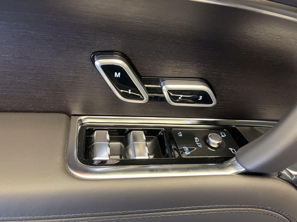 new 2025 Land Rover Range Rover car, priced at $141,535