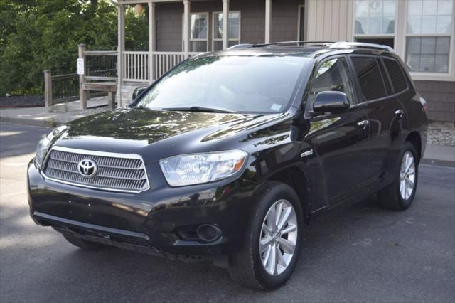 used 2010 Toyota Highlander Hybrid car, priced at $9,495