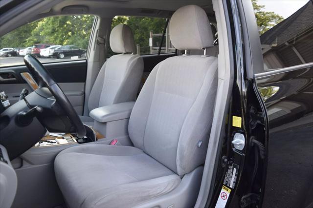 used 2010 Toyota Highlander Hybrid car, priced at $9,495