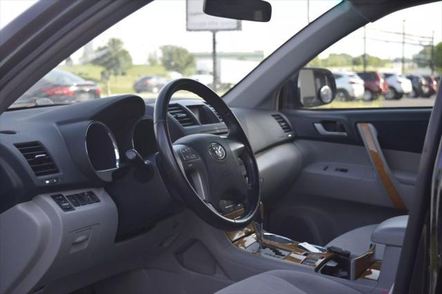 used 2010 Toyota Highlander Hybrid car, priced at $9,495