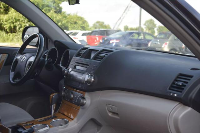 used 2010 Toyota Highlander Hybrid car, priced at $9,495