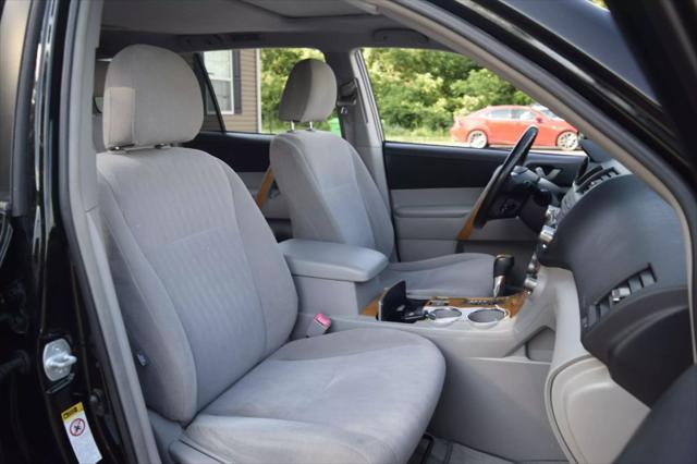 used 2010 Toyota Highlander Hybrid car, priced at $9,495