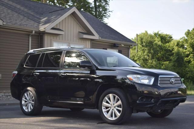 used 2010 Toyota Highlander Hybrid car, priced at $9,495