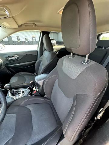 used 2015 Jeep Cherokee car, priced at $10,397