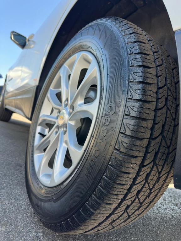 used 2020 Chevrolet Equinox car, priced at $14,990