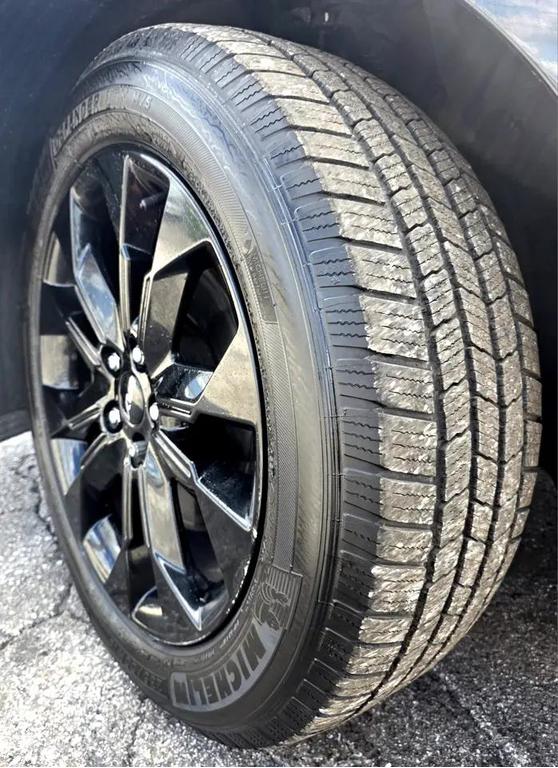 used 2022 Kia Carnival car, priced at $24,700