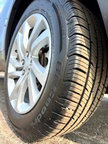 used 2017 Land Rover Discovery car, priced at $17,500