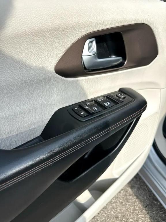 used 2018 Chrysler Pacifica car, priced at $10,150