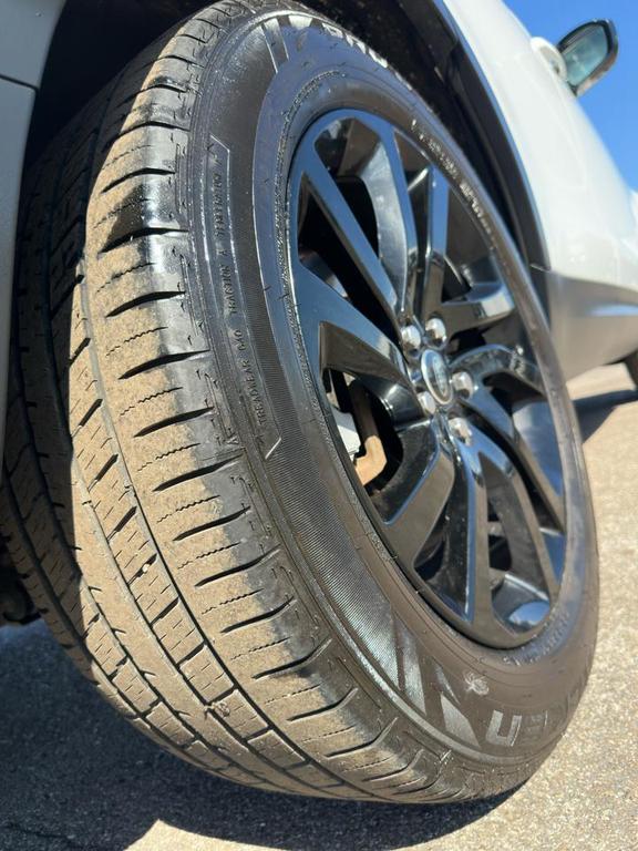 used 2020 Land Rover Discovery car, priced at $21,500