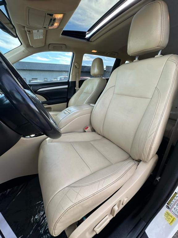 used 2015 Toyota Highlander car, priced at $13,900