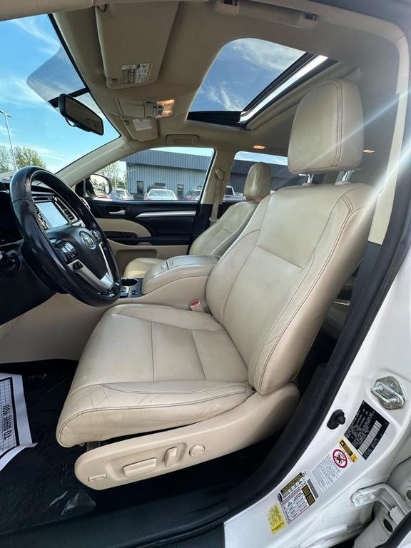 used 2015 Toyota Highlander car, priced at $13,900