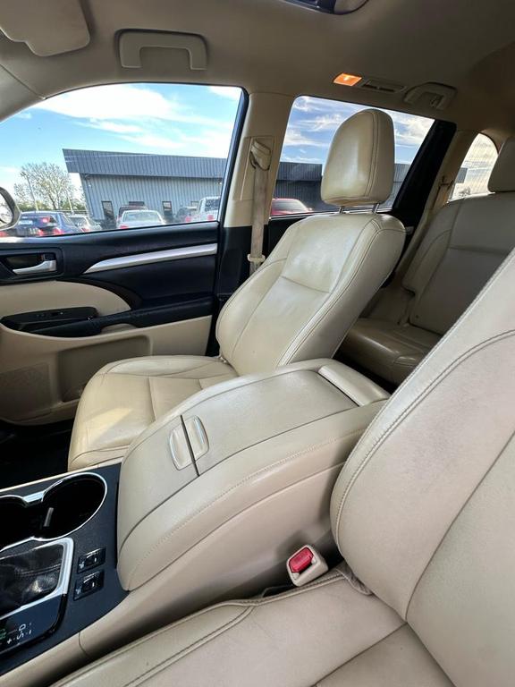 used 2015 Toyota Highlander car, priced at $13,900