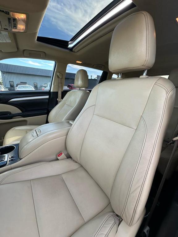 used 2015 Toyota Highlander car, priced at $13,900