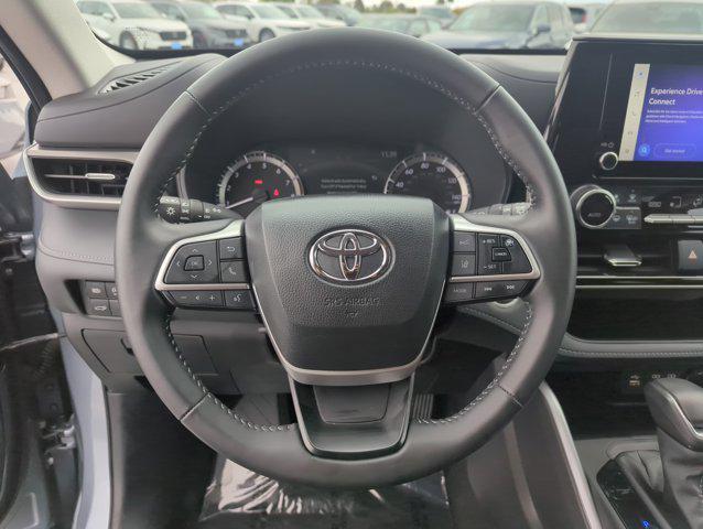 used 2024 Toyota Highlander car, priced at $38,999