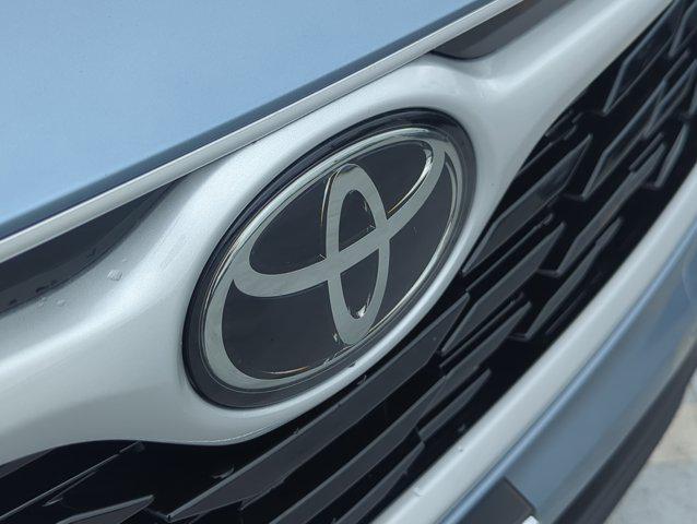 used 2024 Toyota Highlander car, priced at $38,999