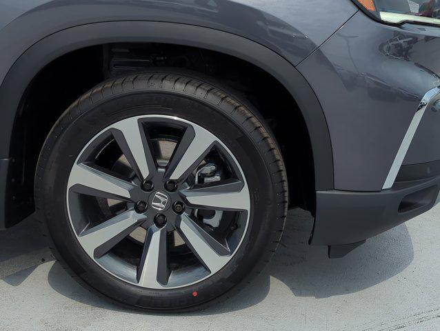 new 2025 Honda Pilot car, priced at $48,950