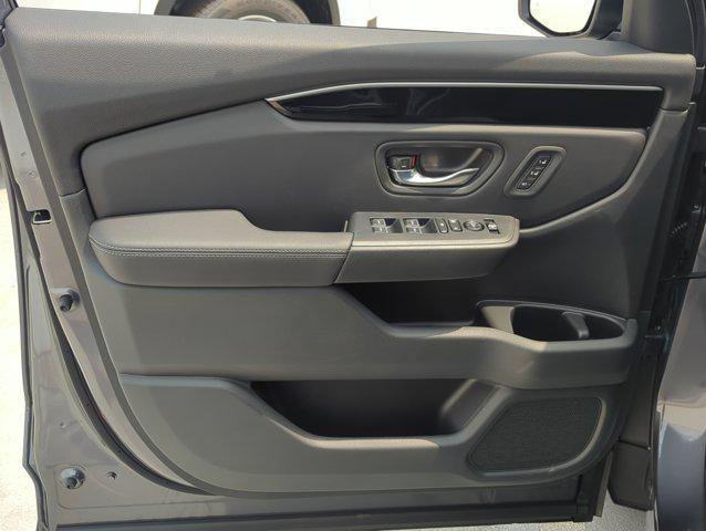 new 2025 Honda Pilot car, priced at $48,950