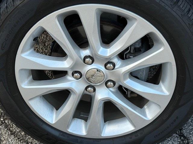 used 2017 Jeep Grand Cherokee car, priced at $17,995