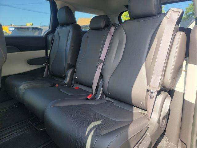 used 2024 Kia Carnival car, priced at $32,991