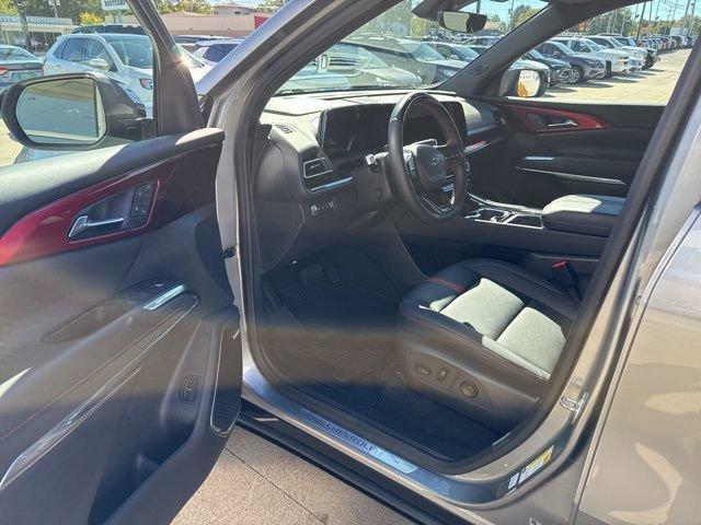 used 2024 Chevrolet Traverse car, priced at $50,495