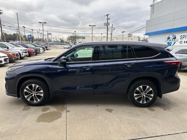 used 2021 Toyota Highlander car, priced at $31,497