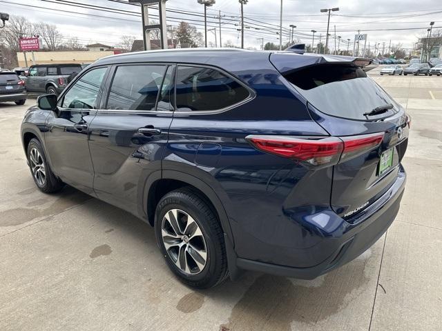 used 2021 Toyota Highlander car, priced at $31,497