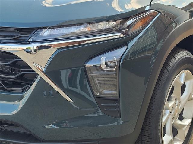 new 2025 Chevrolet Trax car, priced at $22,890