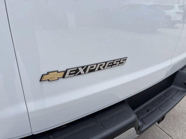 new 2025 Chevrolet Express 2500 car