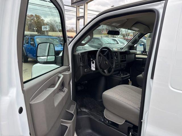 new 2025 Chevrolet Express 2500 car