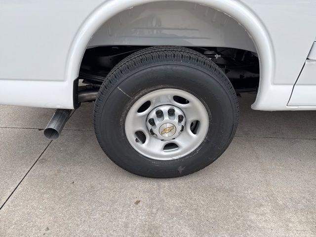 new 2025 Chevrolet Express 2500 car