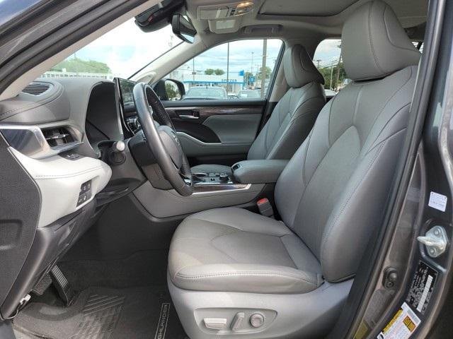 used 2023 Toyota Highlander car, priced at $39,995